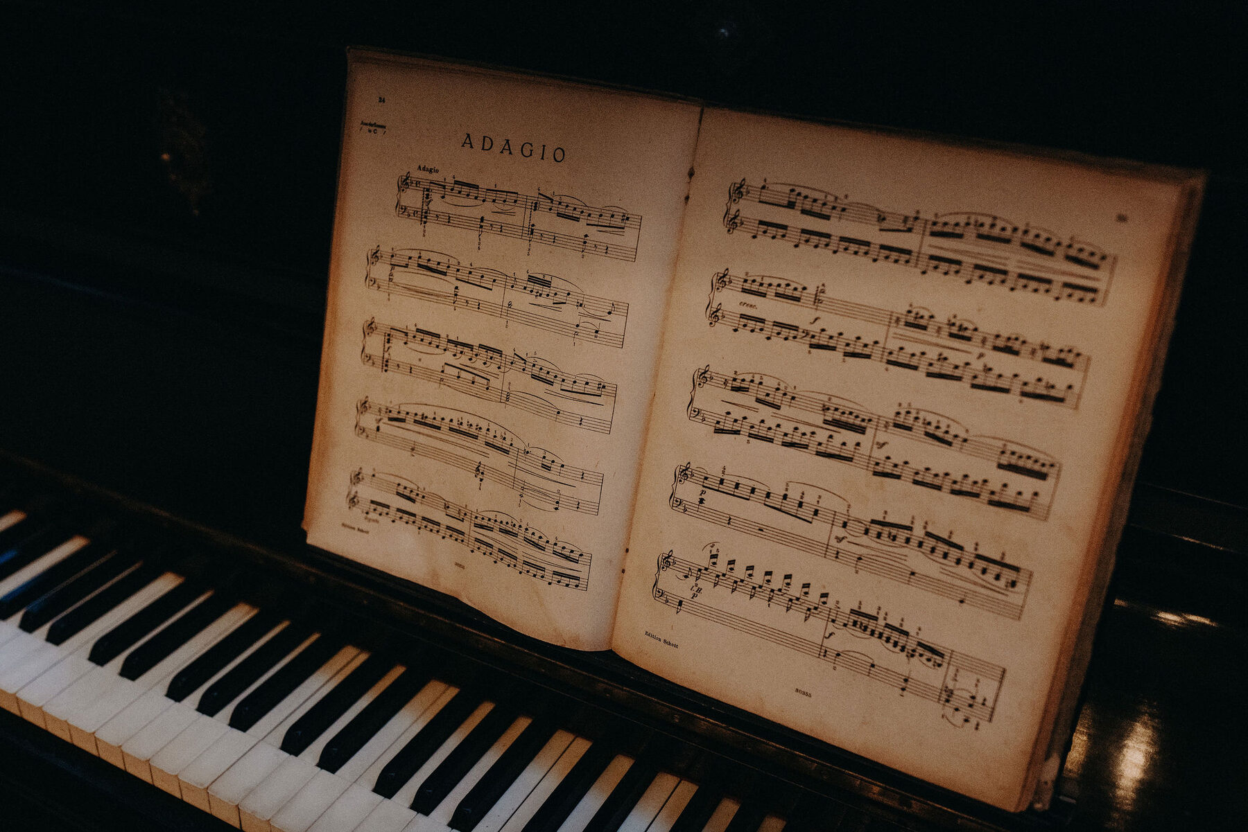Piano met bladmuziek
