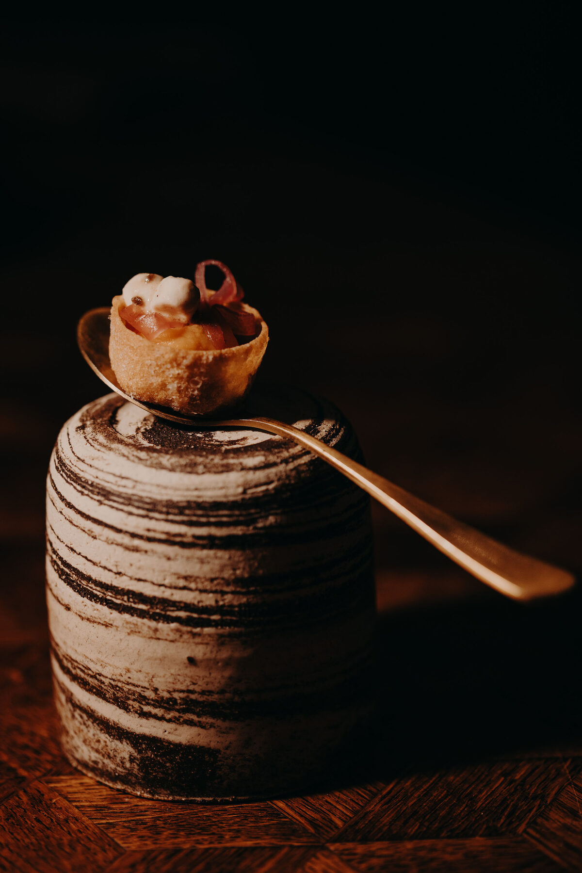 Dessert op aardewerk